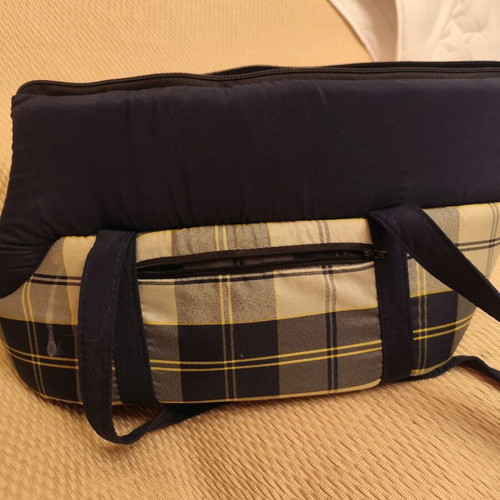 Dog carrier bag used for small dog body
