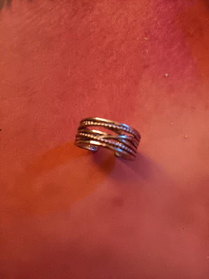 Adjustable faux knitted ring like new, silver