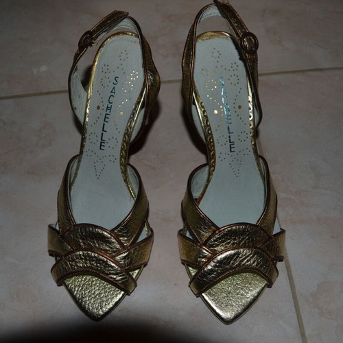 Leather sandals gold like new