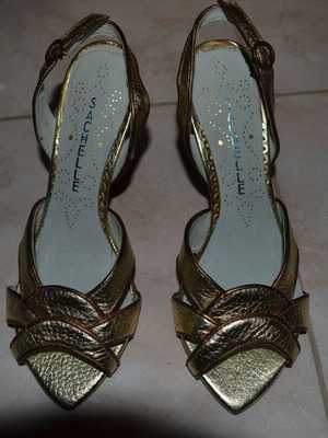 Leather sandals gold like new