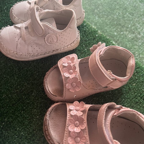 Apawwa baby leather barefoot shoes and sandals size 20 used