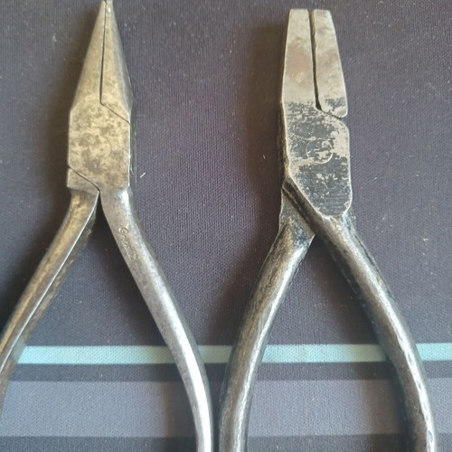 Set of pliers and needle-nose pliers used
