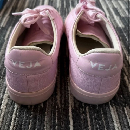 Veja leather shoes pink like new, size 40, athletic