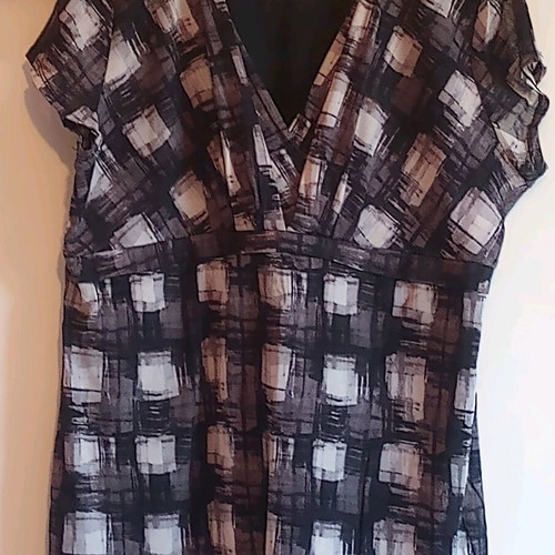 Women's blouse like new with unique design, size XL, black and white