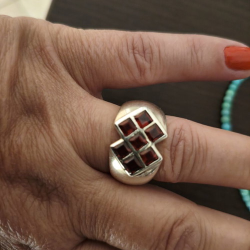 Silver ring size 20.2 with garnets like new, burgundy red