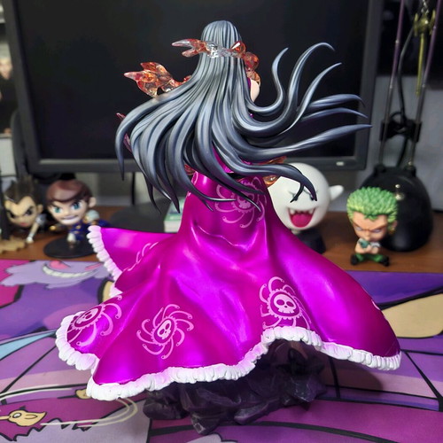 Boa Hancock action figure from One Piece anime, like new, 25 cm