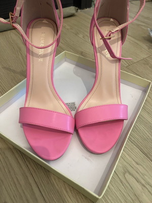 High-heeled sandals size 37 like new