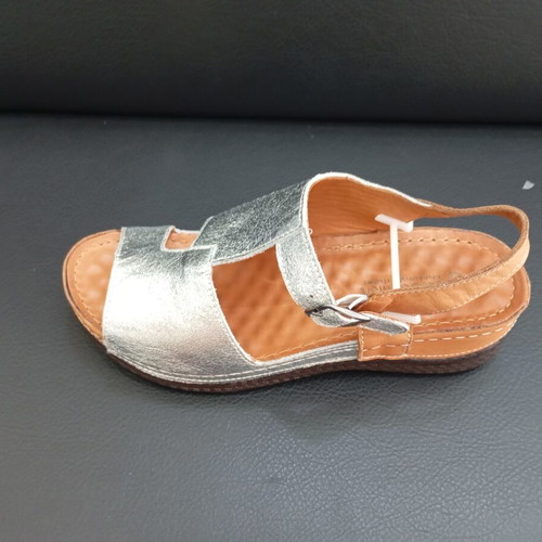 Silver leather platform sandals with anatomical insole, size 37