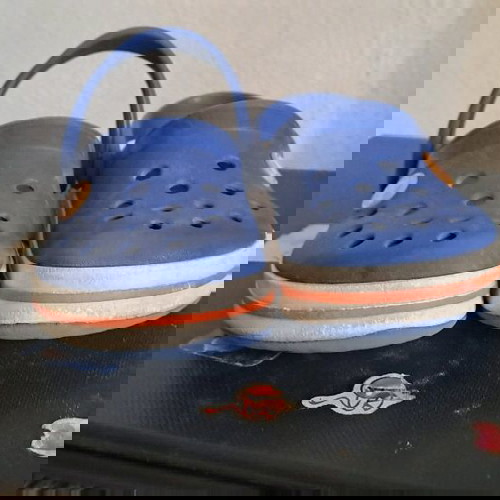 Crocs μεταχειρισμένα, νούμερο 25/26, πολύχρωμα σε πολύ καλή κατάσταση