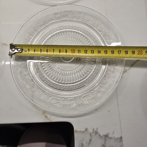 Vintage plates set of 6, one with small defect