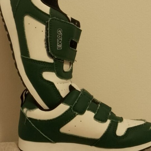 Sinsay athletic shoes size 27 used, green, slight front paint needed