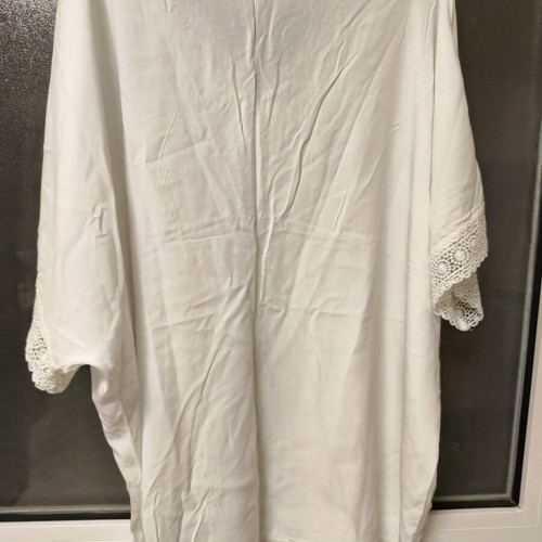 White plus size blouse with lace details like new