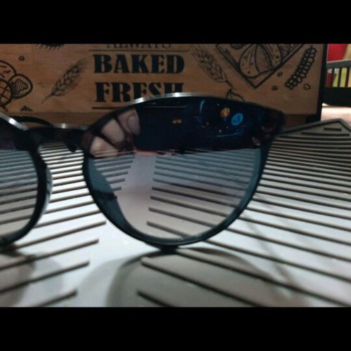 Sunglasses new with black frame and gray gradient lenses