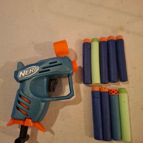 Nerf blaster with darts like new