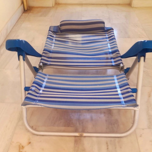 Folding Beach Chair used with Cushion and Handles