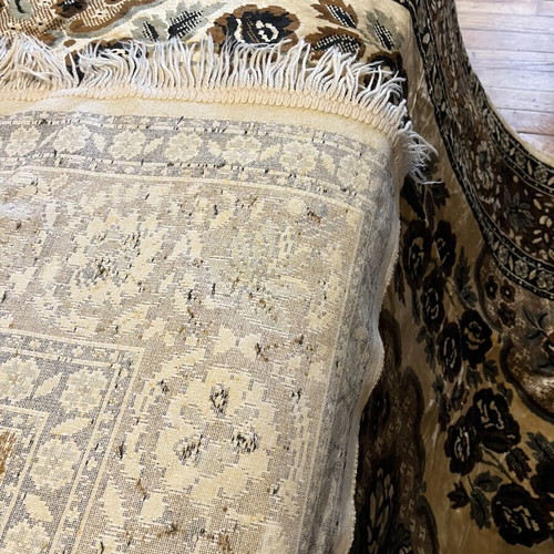 Wool rug like new, very soft and washable