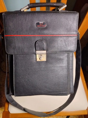 Χαρτοφύλακας Bartuggi δερμάτινος ελαφρώς μεταχειρισμένος, μαύρος