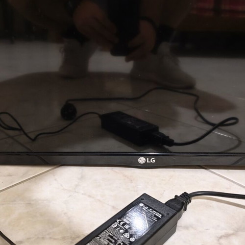 LG 22 inches TV used, no remote control, mobile remote compatible