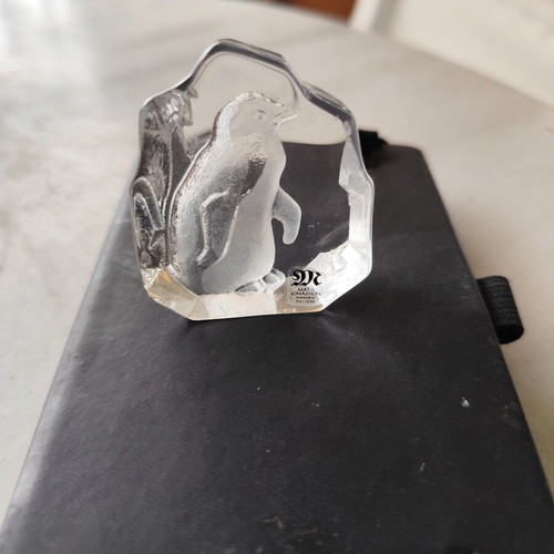 Mats Jonasson Crystal Sculpture Penguin like new
