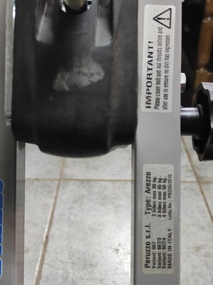 Bicycle Rack for Tow Bar like new, holds four bikes