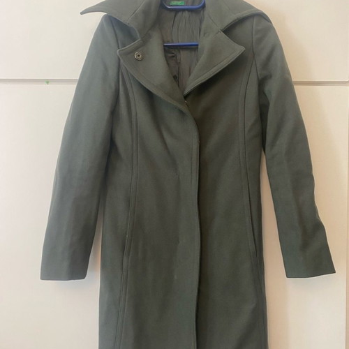Benetton coat used, size 38, cypress color without belt