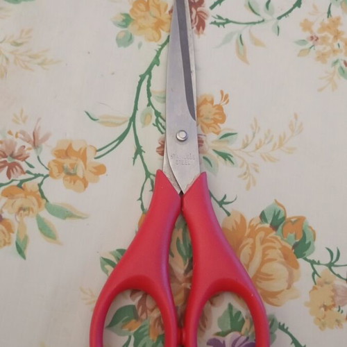 Scissors pink color, new