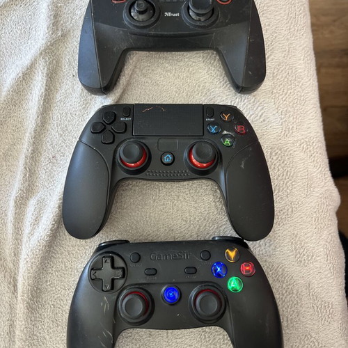 Controllers for PC, Android, iOS, PlayStation used, minor defects