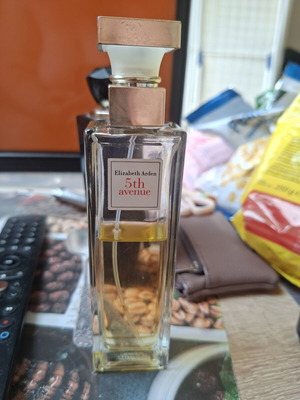 Дамски парфюм Elizabeth Arden 5th Avenue 75ml употребяван