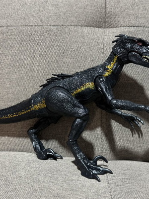 Jurassic World Indoraptor figure used, medium size, articulated