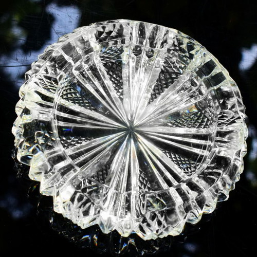Crystal round ashtray used for cigars and cigarettes
