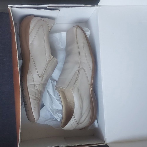 Robinson cream shoes size 42, narrow fit, like new