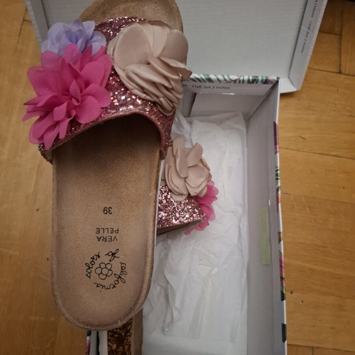 Colors Of California Anatomical Pink Sandals New, Floral and Strass
