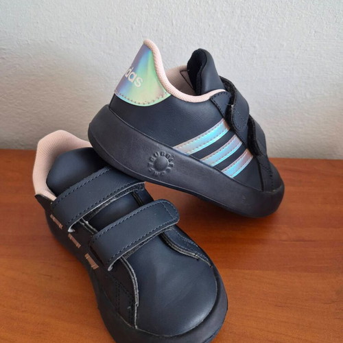 Adidas sneakers for girls used, size 26, sporty