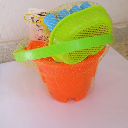 Beach Fun Toy bucket new with net