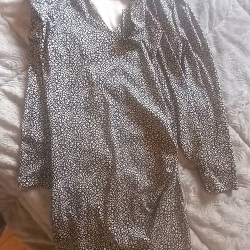 Women's dress like new, black and white, size M