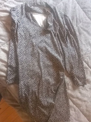 Women's dress like new, black and white, size M