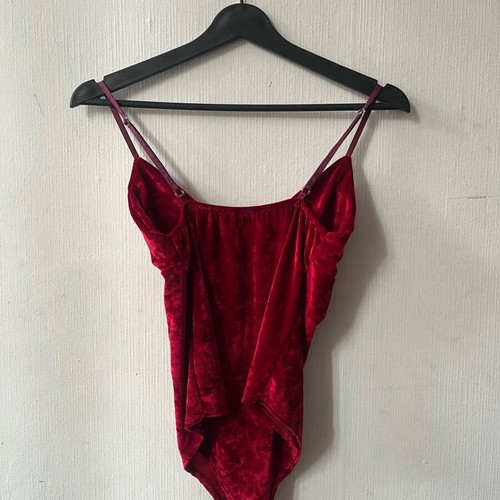 Velvet bodysuit like new, red, no s-m