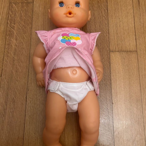 Nenuco baby doll like new, doll only