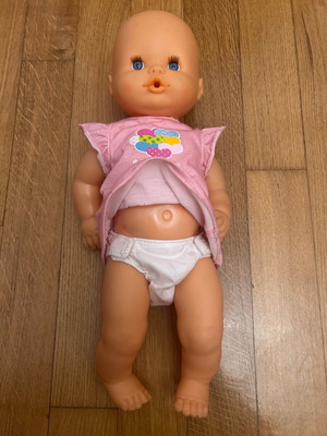 Nenuco baby doll like new, doll only