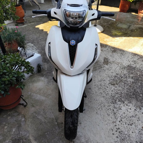 Piaggio Beverly 400 scooter, white, 400 cc, automatic