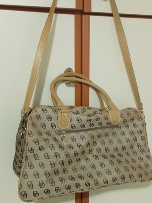 DD women's shoulder and handbag like new, beige