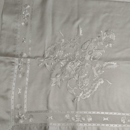 Silk dining set unused, dowry