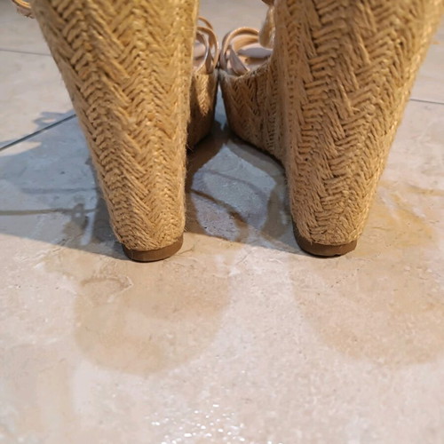 Platform sandals like new, beige, patent leather and rope