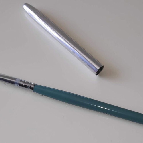 Oval acrylic and 3D brush with cap, green wooden handle