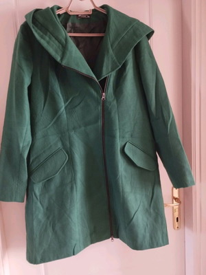 Green wool coat with hood used, size XL