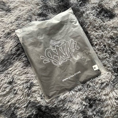 Syna T-shirt new, size Medium, black