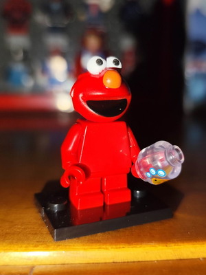 Φιγούρα Elmo σαν καινούργιο με βάση στήριξης και γυάλα