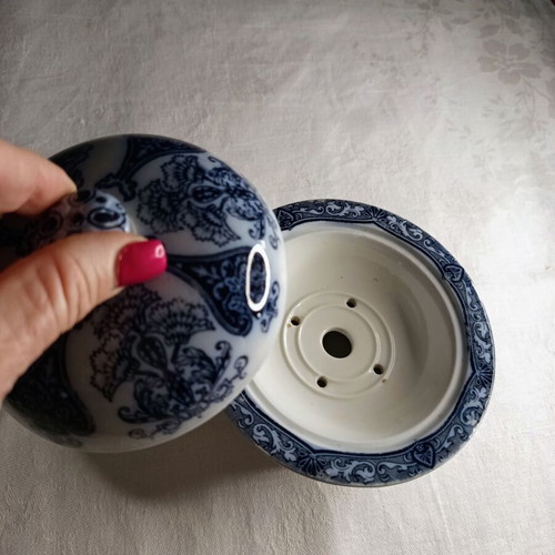 Wedgwood & Co Orient bathroom set used, porcelain toothbrush holder and soap dish