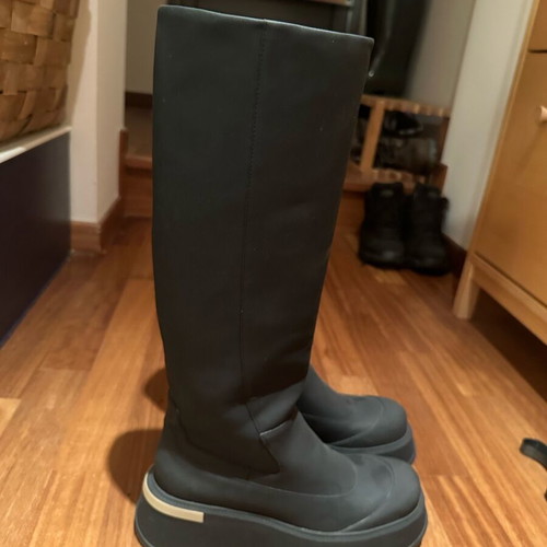 Zara Rubberized Boots Size 38 Like New, Waterproof Platform