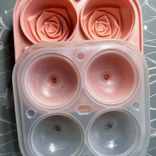 Silicone ice cube molds with lid, set of 2, new